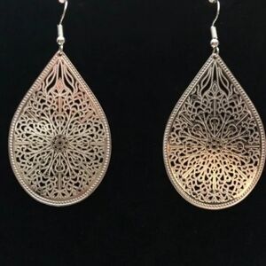 ♥️F 5/$20 Elegant Silver Filigree Teardrop Earrings